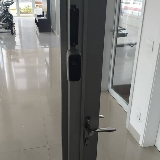 Automatização de porta de acesso